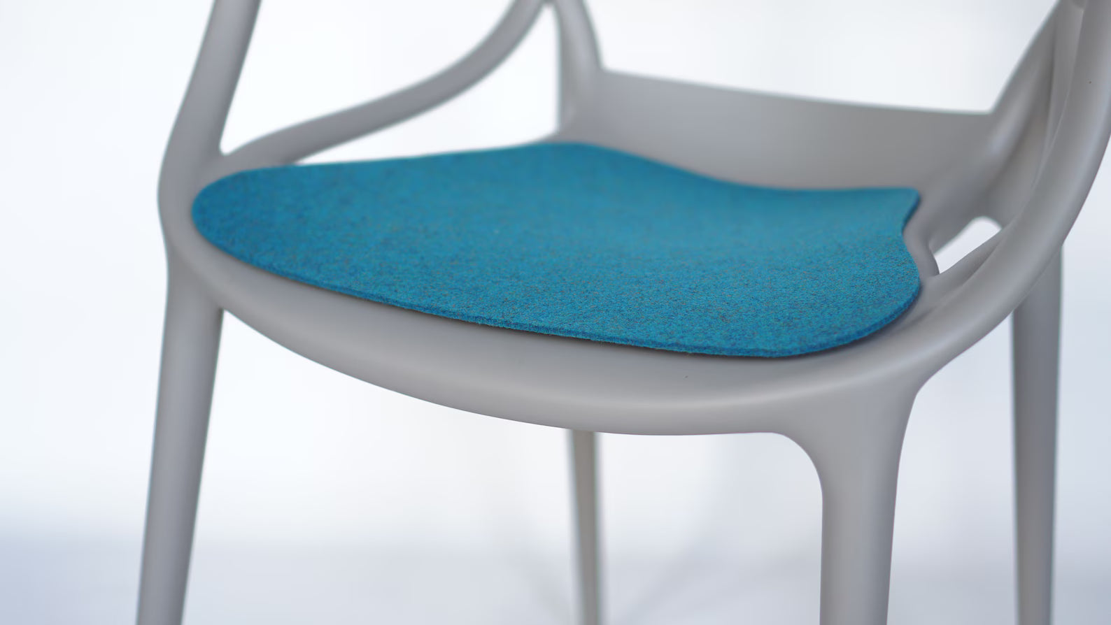 Protège-assise pour chaises design – Antidérapant & confortable